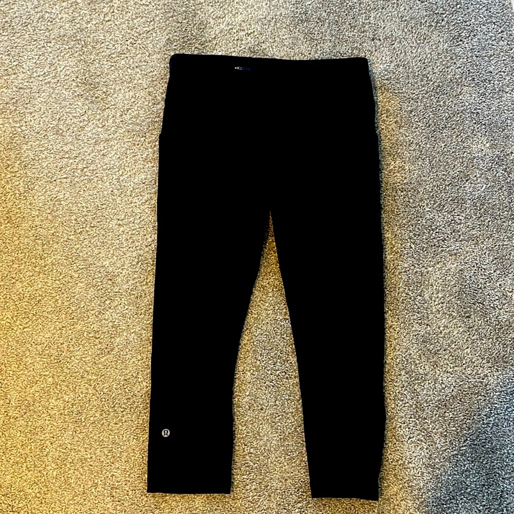 Lululemon capri length black tights